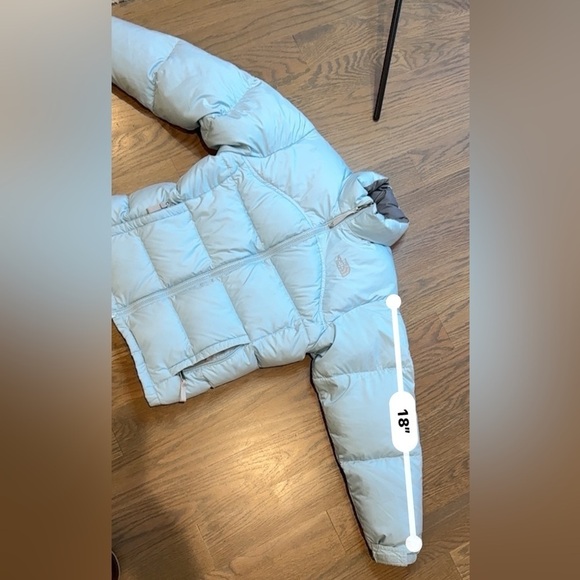 Girl's The North Face sky blue puffy snow jacket.Size M. Prev. Owned. No Hood - Picture 9 of 9